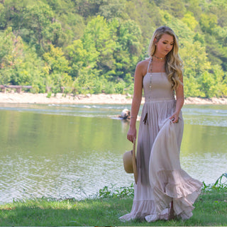 How To Style a Bohemian Beige Maxi Dress For a Summer Outfit Siloe How To Style a Bohemian Beige Maxi Dress For a Summer Outfit Siloe