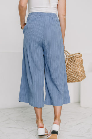 Bamboo Textured Woven Pleated Capri Pants | Lotus Blue